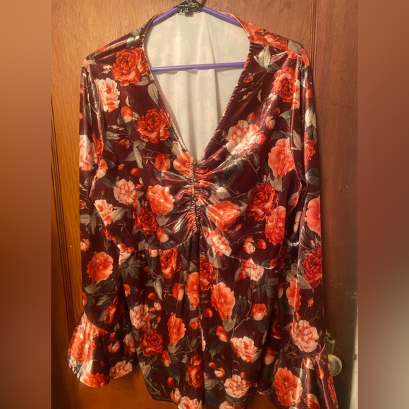 Suzanne Betro-Bell Sleeves, Velvet top, size XL - Picture 9 of 13